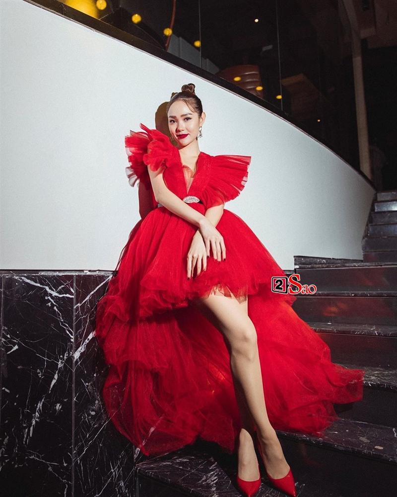 Sát sạt ngày cưới, Đông Nhi có màn đụng hàng cực gắt với Hà Hồ - Minh Hằng-7