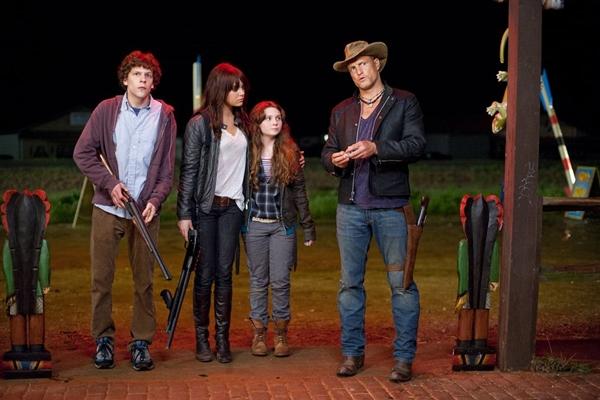 Zombieland (2009): Bộ phim hài zombie kể về một nhóm người với những mục đích khác nhau nhưng cùng nhau vượt qua vùng Tây Nam nước Mỹ để tìm một chỗ trú ẩn thoát khỏi zombie. Zombieland luôn nằm trong top những bộ phim kinh dị hài đáng xem nhất. Mới đây, bộ phim ra mắt phần 2 sau 10 năm và cũng đón nhận nhiều lời khen từ cả khán giả lẫn giới phê bình.