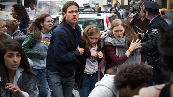 World War Z (2013): Tác phẩm với sự tham gia của Brad Pitt có ngân sách 190 triệu USD và đã thu về hơn 540 triệu USD, trở thành bộ phim zombie có doanh thu cao nhất lịch sử. Bộ phim lấy chủ đề về một thế giới mà con người bị nhiễm virus lạ và trở thành những kẻ khát máu. Bên cạnh cốt truyện hấp dẫn, phim còn gây choáng ngợp bởi những đại cảnh đáng kinh ngạc với binh đoàn thây ma hùng hậu, lên đến hàng nghìn người.