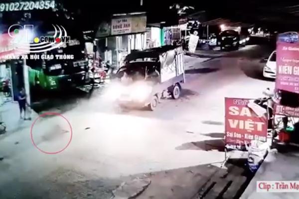 Clip: Thấy hành khách ngủ thiếp trên xe giường nằm, người đàn ông thò bàn tay hư trước mắt mọi người-4