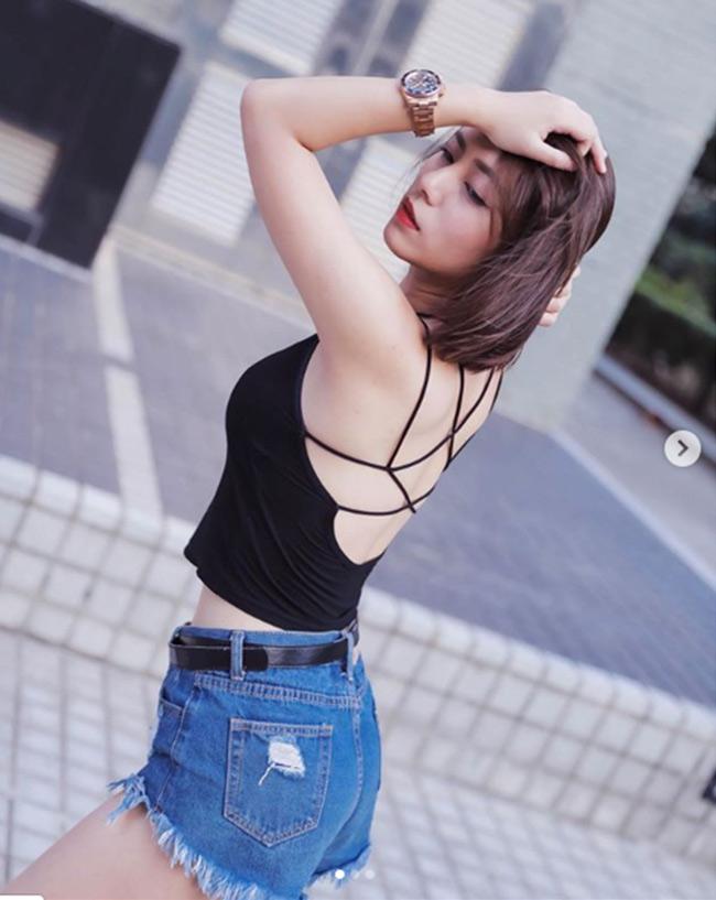 Cô gái trẻ khoe vòng 1 căng tràn khi đi siêu thị, ảnh đời thường còn ngây ngất hơn nhiều-3