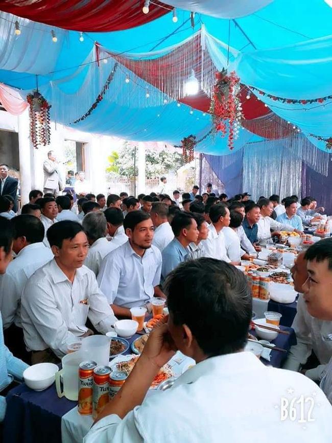 Xôn xao mạng xã hội vì đám cưới phân mâm đàn ông, mâm đàn bà tách biệt, 1 người cũng không được ngồi chung-3