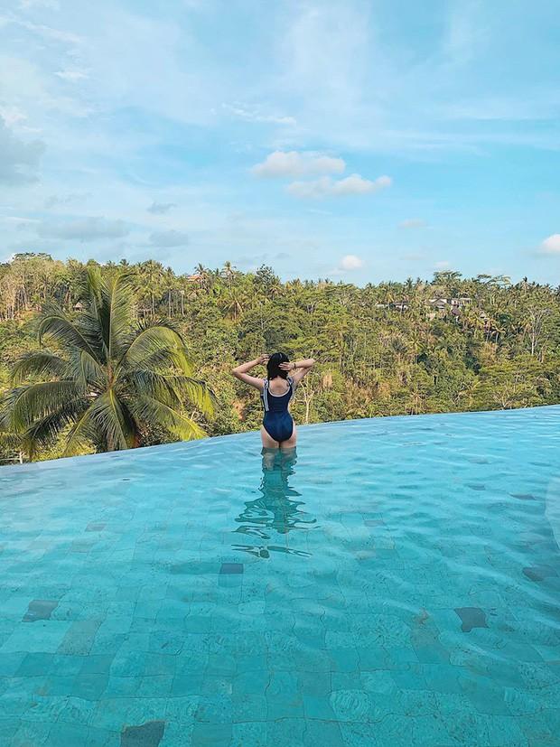 Hiếm hoi lắm mới đăng ảnh diện áo tắm, cô em út kín tiếng của Trấn Thành khoe thân hình gợi cảm chẳng kém ai-3