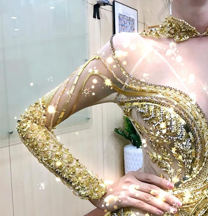 Hoàng Thùy sẽ trình diễn trang phục dân tộc tại Miss Universe 2019 với một chiếc thìa siêu to khổng lồ?-7