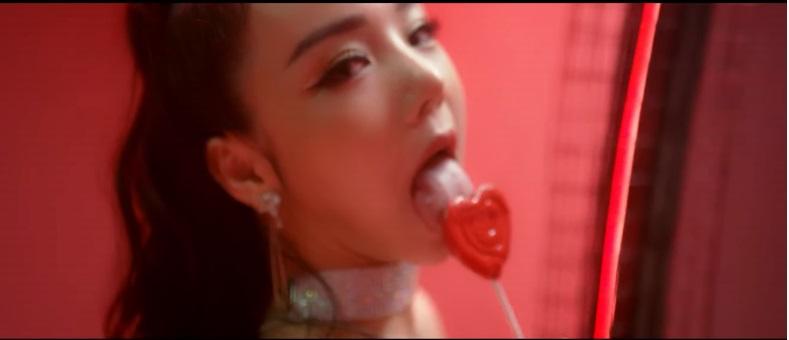 Hot girl ngủ gật Nhã Tiên chơi lớn khi mặc lại đầm lưới khoe 100% cơ thể từng gây bão của Ngọc Trinh-2