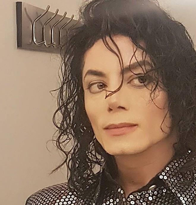 Người hâm mộ chi 30.000 USD để phẫu thuật thành Michael Jackson-1