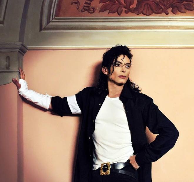 Người hâm mộ chi 30.000 USD để phẫu thuật thành Michael Jackson-2
