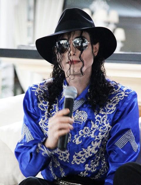 Người hâm mộ chi 30.000 USD để phẫu thuật thành Michael Jackson-9