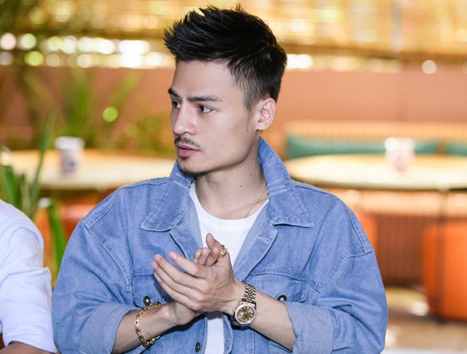 Khoe ảnh selfie với Hương Ly lại còn đá đểu Khắc Việt, Hoa Vinh bị dân mạng dè bỉu: Nồi nào úp vung nấy-1