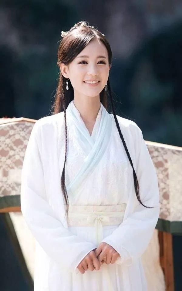 2 mỹ nhân cần sắm ngay cái phao vì liên tục đóng phim hot nhưng mãi không nổi-8