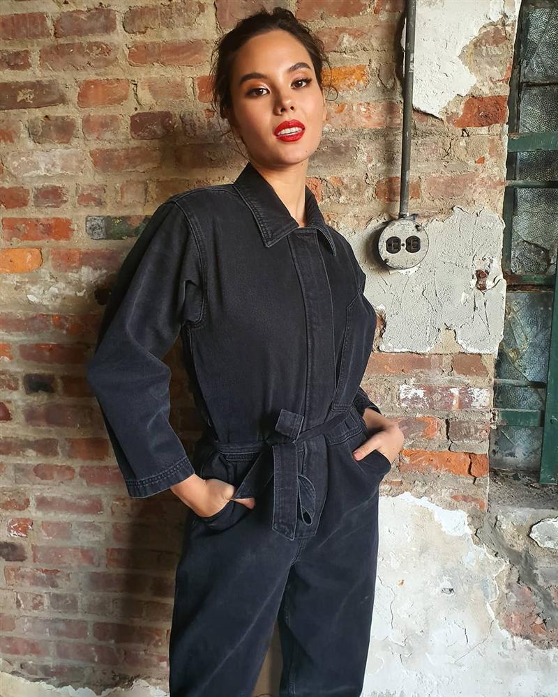 Bản tin Hoa hậu Hoàn vũ 4/11: Hoàng Thùy tụt hạng không phanh trên bảng dự đoán của Indonesia-11