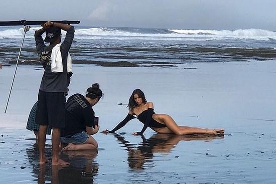 Hoa hậu Mỹ gây tranh cãi khi diện bikini xẻ quá cao