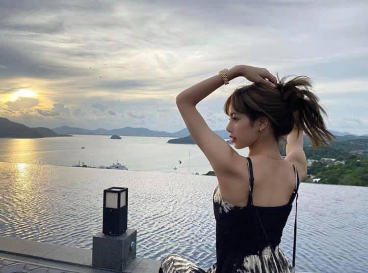 Hiếm hoi lắm mới diện bikini, thế mà BLACKPINK Lisa lại để lộ khuyết điểm vòng 1 phẳng lì-13