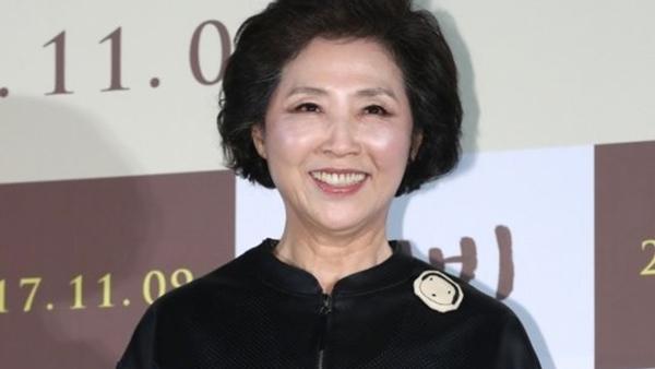 Số 7 - Go Doo Shim: Nữ diễn viên thường vào vai những người mẹ, người bà có số phận đau khổ, lấy nước mắt khán giả. Bà là nữ diễn viên duy nhất trong ngành nắm giữ tổng cộng 6 giải thưởng lớn tại các lễ trao giải cuối năm.