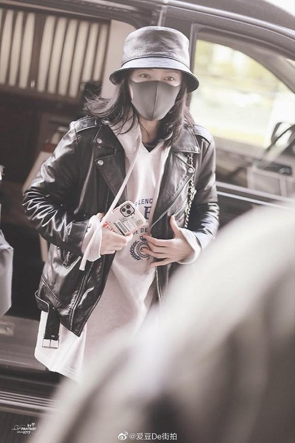 Dát đồ hiệu lên người nhưng Phú Sát Hoàng hậu Tần Lam lại để lộ đôi chân gầy tong teo-1