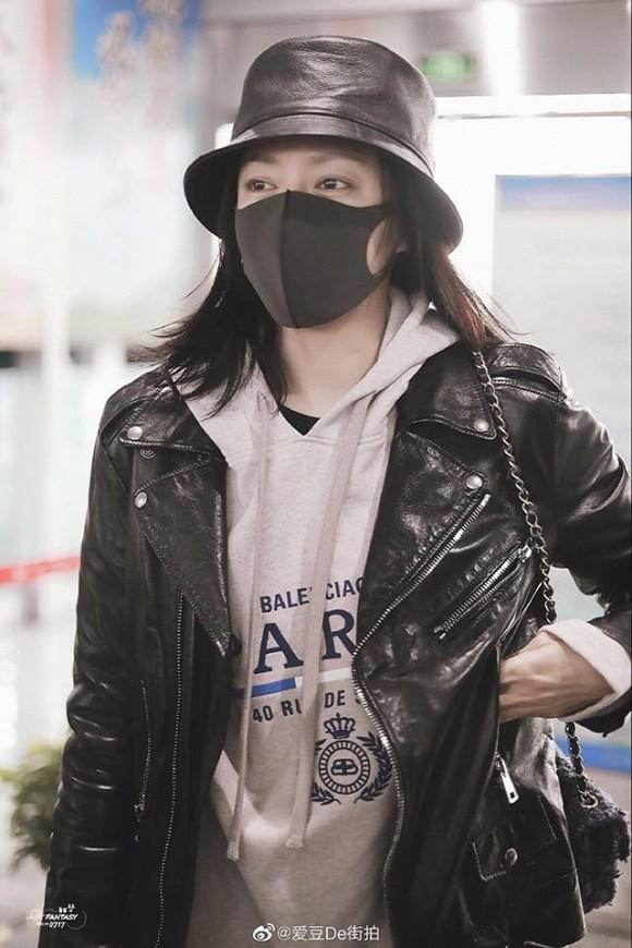 Dát đồ hiệu lên người nhưng Phú Sát Hoàng hậu Tần Lam lại để lộ đôi chân gầy tong teo-2