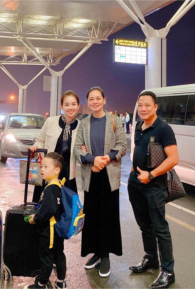 Khoe ảnh cả nhà sang Hàn Quốc thăm em gái nhưng ngoại hình của bố mẹ Ly Kute làm ai cũng bất ngờ-1