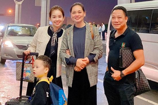 Khoe ảnh cả nhà sang Hàn Quốc thăm em gái nhưng ngoại hình của bố mẹ Ly Kute làm ai cũng bất ngờ