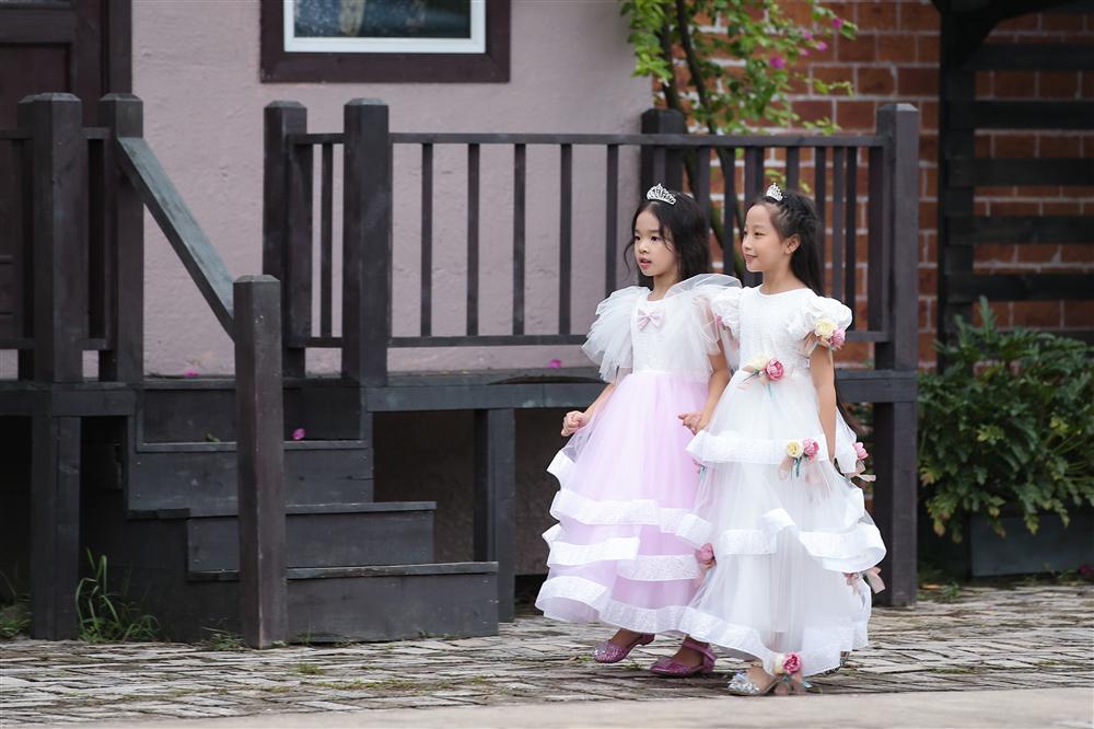 Con gái Xuân Lan làm vedette ở tuổi lên 6 mà catwalk thần thái chẳng thua mẹ-5