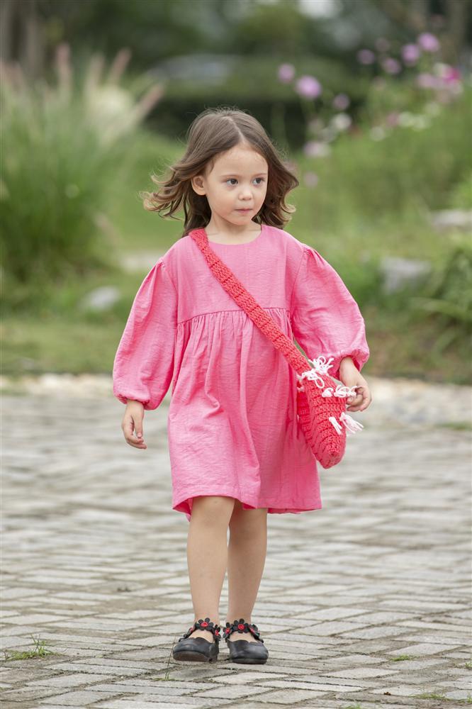 Con gái Xuân Lan làm vedette ở tuổi lên 6 mà catwalk thần thái chẳng thua mẹ-7