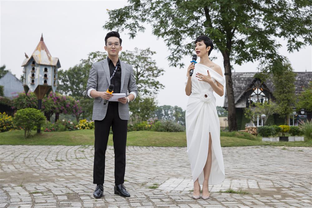 Con gái Xuân Lan làm vedette ở tuổi lên 6 mà catwalk thần thái chẳng thua mẹ-2