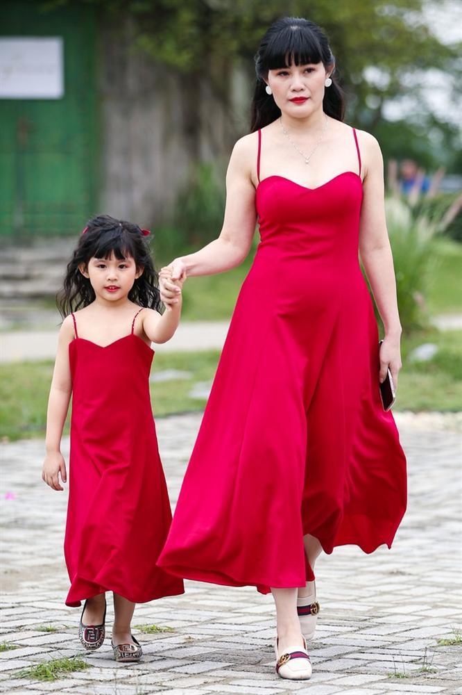 Con gái Xuân Lan làm vedette ở tuổi lên 6 mà catwalk thần thái chẳng thua mẹ-9