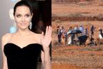 Angelina Jolie đưa các con đi dạo biển-10