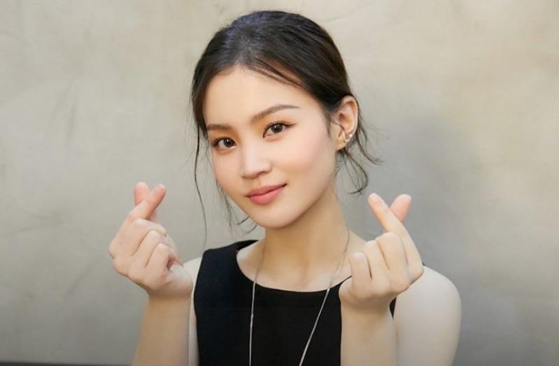 Lee Hi chia sẻ lá thư viết tay ngọt ngào nhân dịp kỉ niệm 7 năm ra mắt, đồng thời gửi lời cảm ơn tới người hâm mộ đã luôn yêu quý và ủng hộ cô.