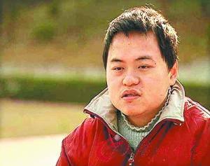 2 tuổi là thần đồng, 17 tuổi mẹ vẫn bón thức ăn, bé trai nhận thảm kịch khi trưởng thành-1