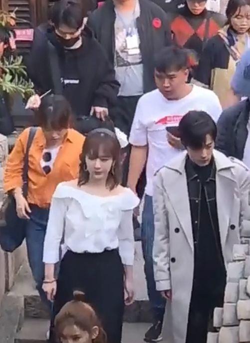 Nghi ngờ Tiêu Chiến và Dương Tử phim giả tình thật: Kết thúc cảnh quay vẫn lén lút nắm tay nhau-3