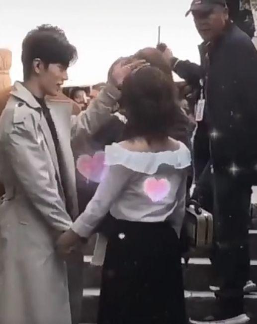 Nghi ngờ Tiêu Chiến và Dương Tử phim giả tình thật: Kết thúc cảnh quay vẫn lén lút nắm tay nhau-6