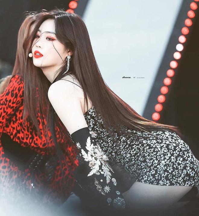 5 biểu tượng sexy Kpop thường mặc đồ hở, bó sát lên sân khấu-1