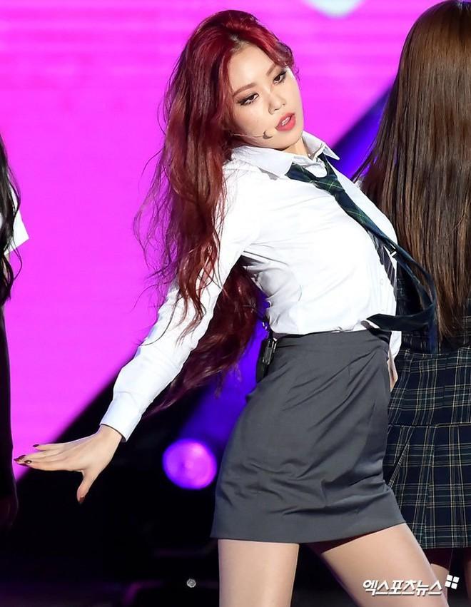 5 biểu tượng sexy Kpop thường mặc đồ hở, bó sát lên sân khấu-3