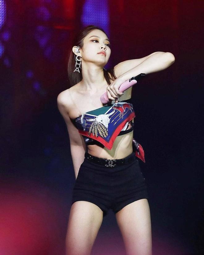 5 biểu tượng sexy Kpop thường mặc đồ hở, bó sát lên sân khấu-8