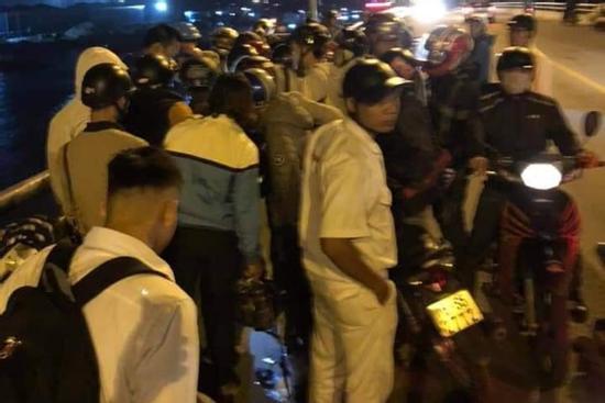 Nghi vấn người phụ nữ ôm con nhỏ nhảy cầu tự tử ở Hải Phòng