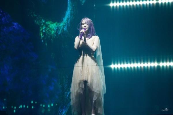 IU tự tay sửa lại lời bài hát, tri ân Sulli quá cố: Cậu sẽ mỉm cười với thế giới này lần nữa chứ?-4