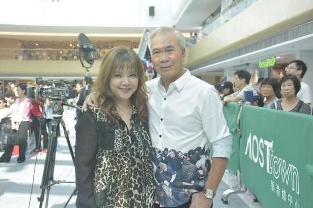 Tài tử 69 tuổi bị chỉ trích vì lộ ảnh thân mật bên gái trẻ-2