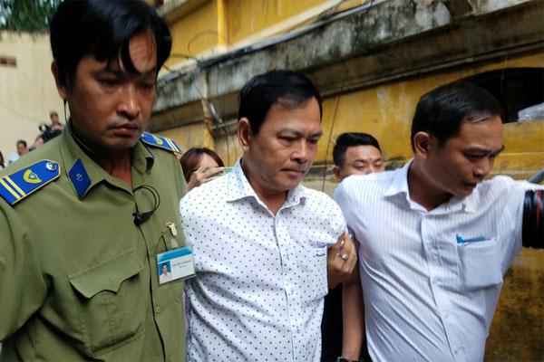 Nguyễn Hữu Linh đi đường hầm riêng để vào phòng xét xử phúc thẩm kín vụ dâm ô bé gái trong thang máy-1