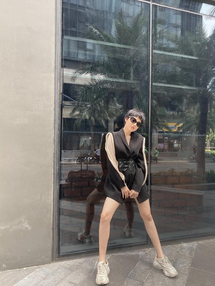 Mặt rất xinh, body siêu chuẩn nhưng Bảo Anh có một khuyết điểm phải miệt mài che giấu bằng photoshop-3