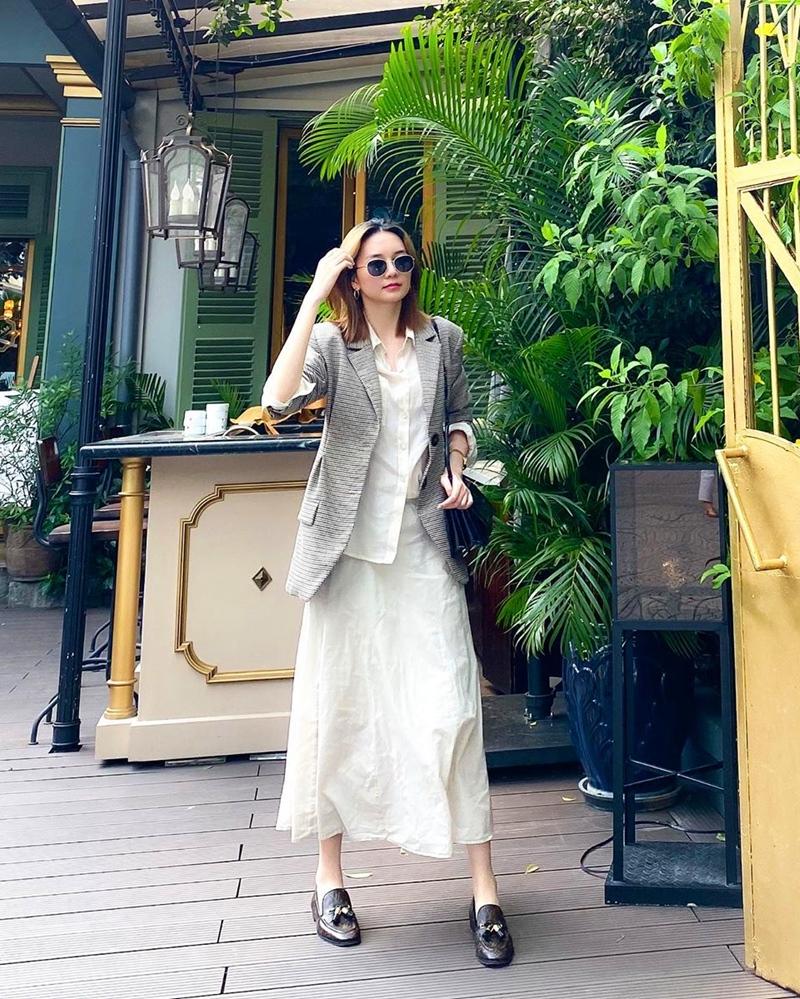 Đào Bá Lộc khoe street style như bán vé số - Linh Ka mặc áo 1 gang khoe eo thon như Ngọc Trinh-7