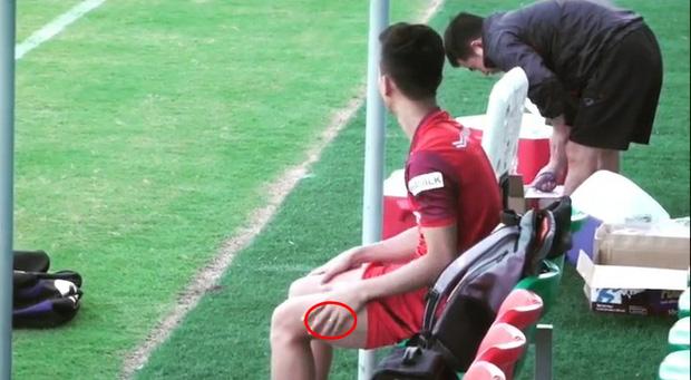 Không cần nghi ngờ thêm nữa, Văn Đức chính thức chốt cô giáo hotgirl bằng hành động cực tình trên sân cỏ-3