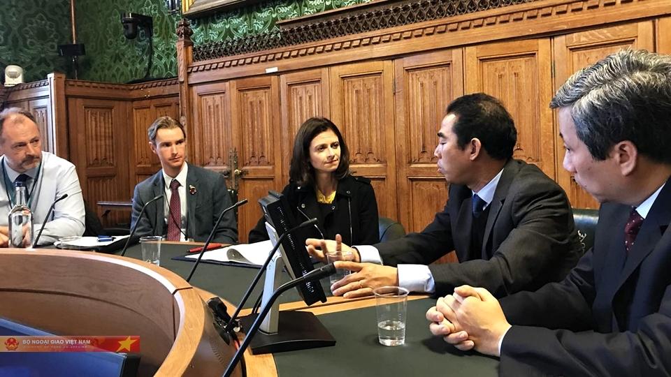 Cấp visa miễn phí cho thân nhân nạn nhân người Việt sang Anh-2