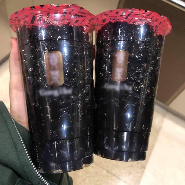 Nổi như cồn khắp mạng xã hội: Bức ảnh cốc trà sữa toàn trân châu đen xì giá 200k-2