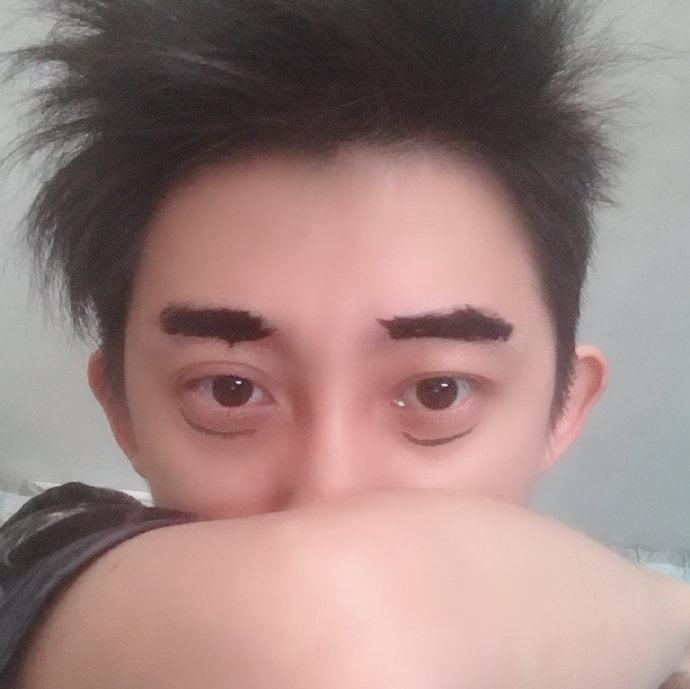 Lấy trộm đồ trang điểm của bạn gái kẻ chân mày, thanh niên bỗng hóa Bao Công vì nhầm lẫn tai hại-1