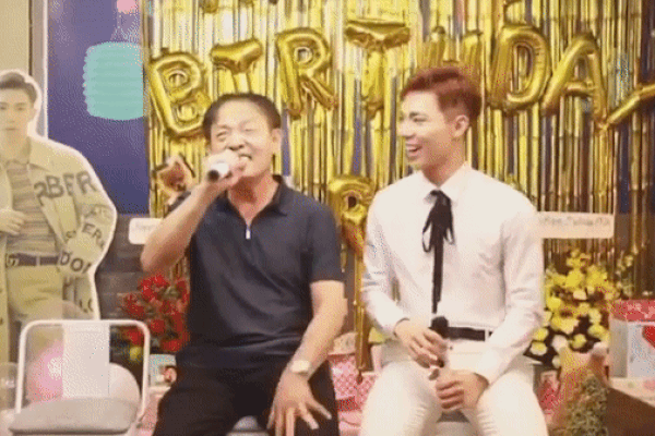 Khi bố Erik hát Có Tất Cả Nhưng Thiếu Anh: Fan tranh nhau làm con dâu, Erik cười xỉu vì ông bô gãy giọng-1