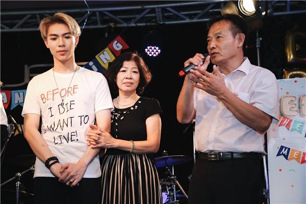 Khi bố Erik hát Có Tất Cả Nhưng Thiếu Anh: Fan tranh nhau làm con dâu, Erik cười xỉu vì ông bô gãy giọng-6