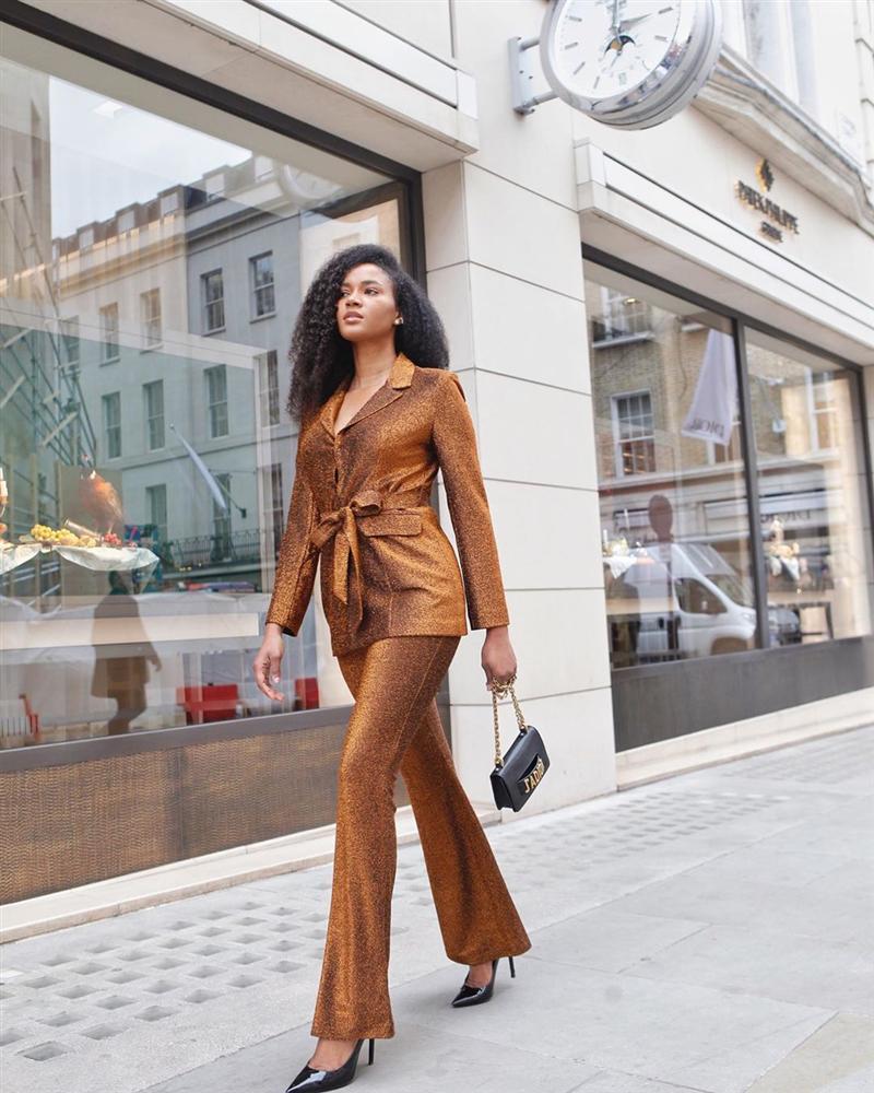 Bản tin Hoa hậu Hoàn vũ 6/11: Bất ngờ để tóc tém, Lệ Hằng đẹp hơn cả HHen Niê?-4