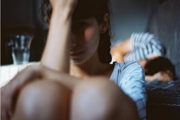 Kết hôn 10 năm, vợ kêu không cảm xúc bằng một đêm say nắng anh bán gà-2