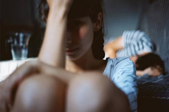 Chồng quay về sau khi ngoại tình nhưng hành động mỗi đêm của anh ta làm tôi đau đến trào nước mắt