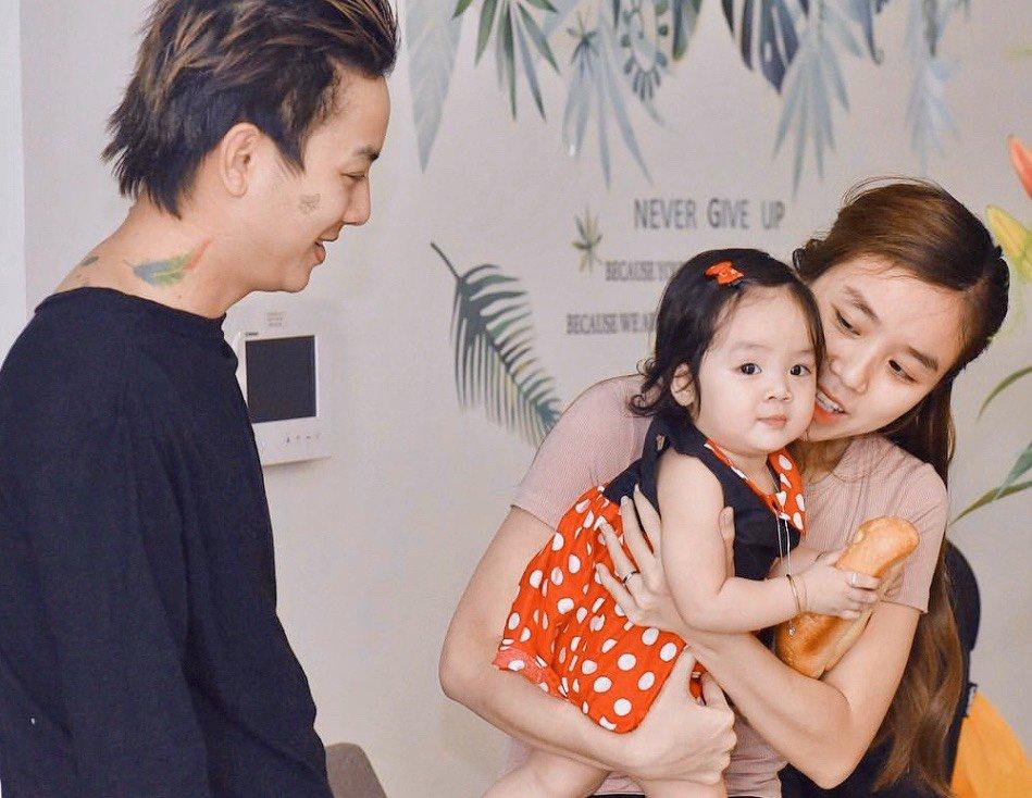 Sau công khai diện mạo con gái, vợ Hoài Lâm tiết lộ lí do không đăng ảnh cả 2 con-1
